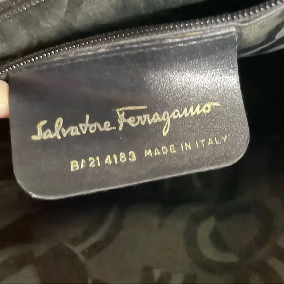 Salvatore Ferragamo Vintage Crossbody Bag Enamel Shoulder Vara - Picture 9 of 16